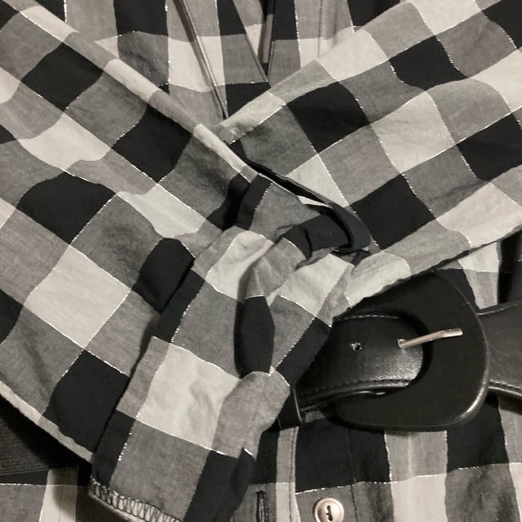 Ladies Blouse With Belt - Picture 4 of 12